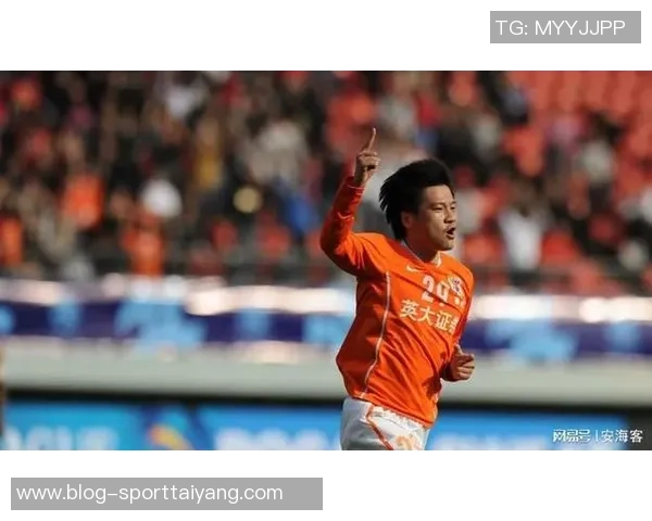 徐彬与女友伦敦眼打卡甜蜜瞬间女友鼓励他专心踢球我会全力支持